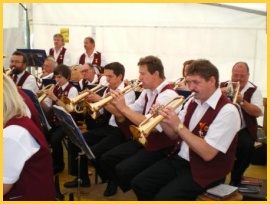 Fr�hschoppen beim Zeltfest der FF Minihof-Liebau